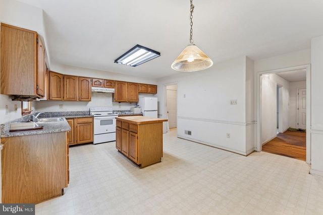 7704 LAKE GLEN DR, Glenn Dale, MD 20769