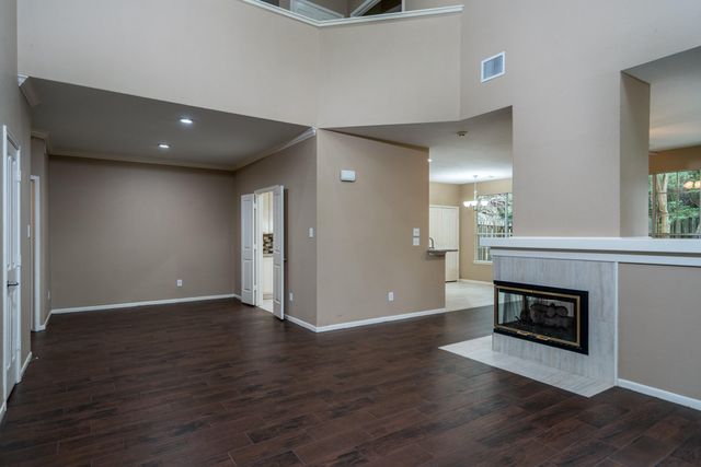 66 Lakeridge Court, The Woodlands, TX 77381