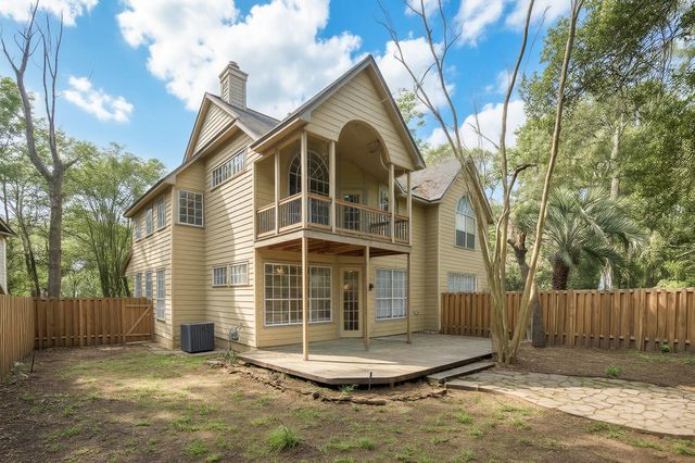 66 Lakeridge Court, The Woodlands, TX 77381