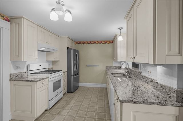 157 Schuyler Street, East Providence, RI 02914