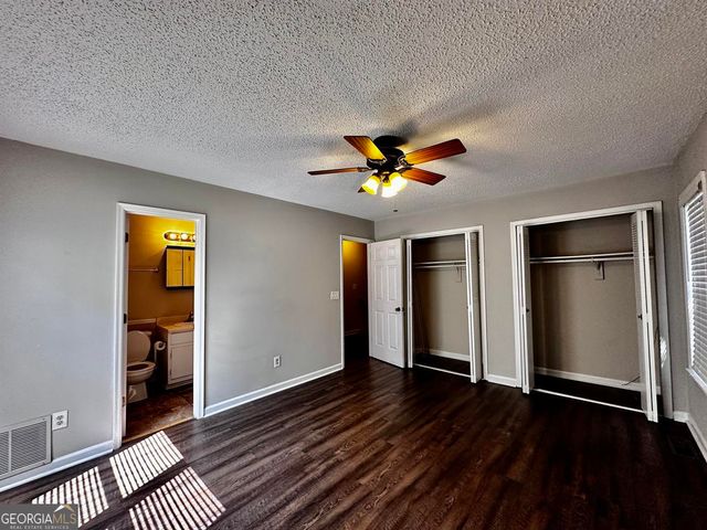 1060 Falling Water Drive SE, Smyrna, GA 30080
