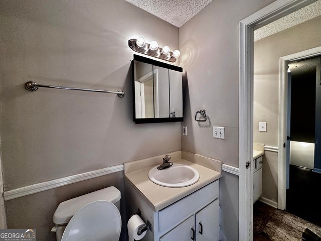 1060 Falling Water Drive SE, Smyrna, GA 30080