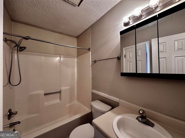 1060 Falling Water Drive SE, Smyrna, GA 30080