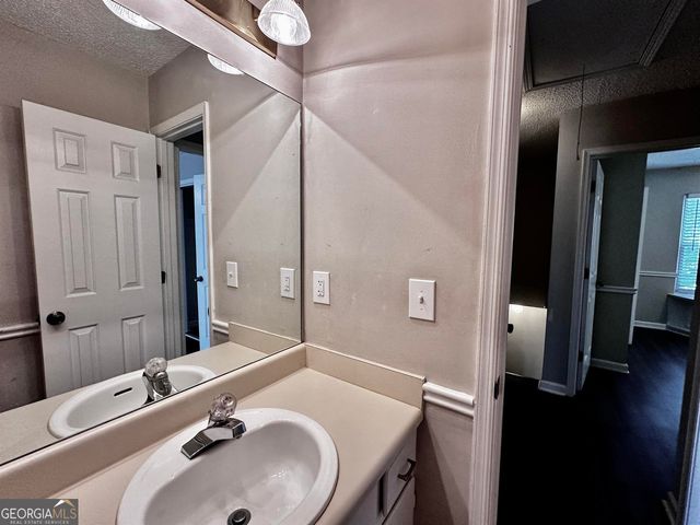 1060 Falling Water Drive SE, Smyrna, GA 30080