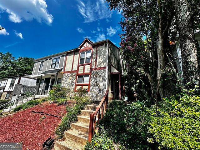 1060 Falling Water Drive SE, Smyrna, GA 30080