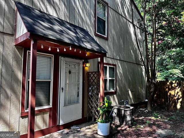 1060 Falling Water Drive SE, Smyrna, GA 30080