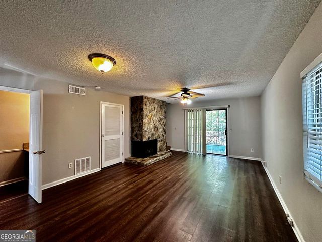 1060 Falling Water Drive SE, Smyrna, GA 30080