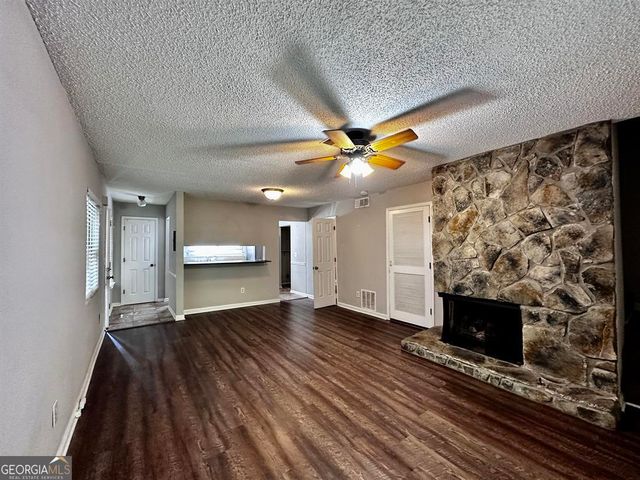 1060 Falling Water Drive SE, Smyrna, GA 30080