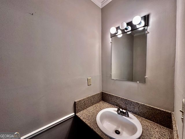 1060 Falling Water Drive SE, Smyrna, GA 30080