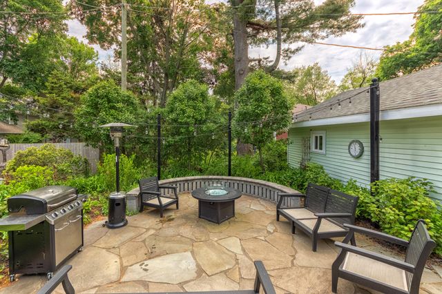 318 Superior Street, South Haven, MI 49090