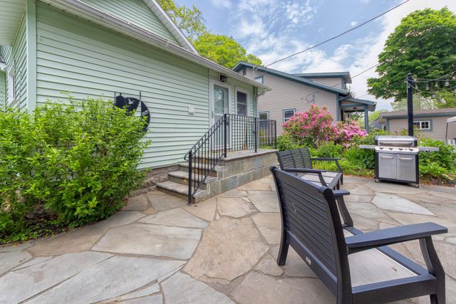 318 Superior Street, South Haven, MI 49090