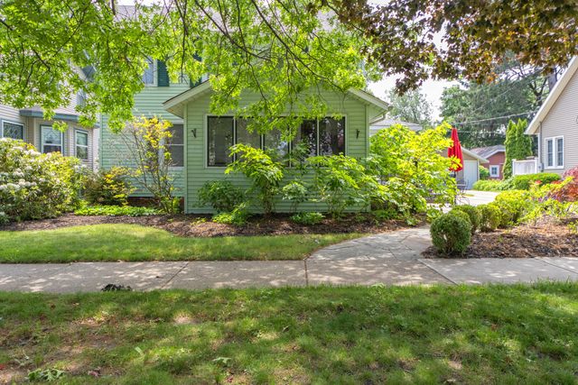 318 Superior Street, South Haven, MI 49090