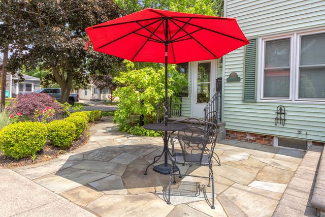 318 Superior Street, South Haven, MI 49090