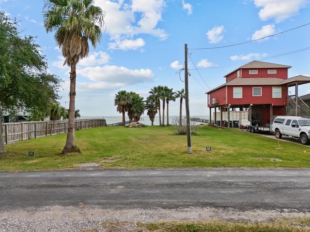 1035 6th Street, San Leon, TX 77539