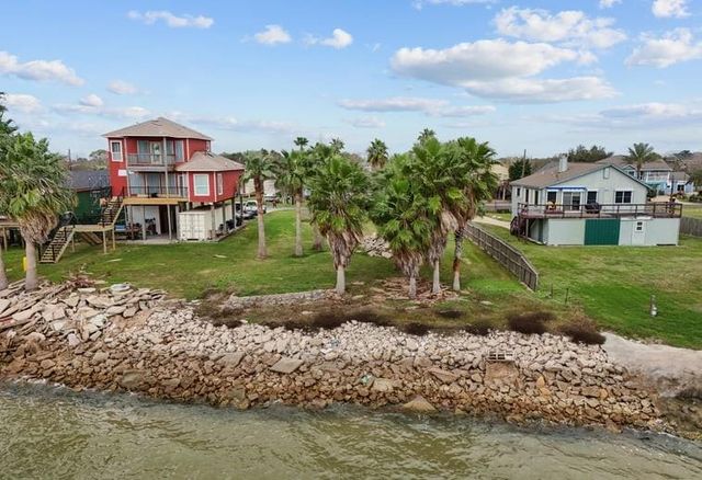 1035 6th Street, San Leon, TX 77539