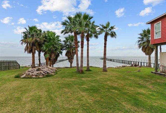 1035 6th Street, San Leon, TX 77539