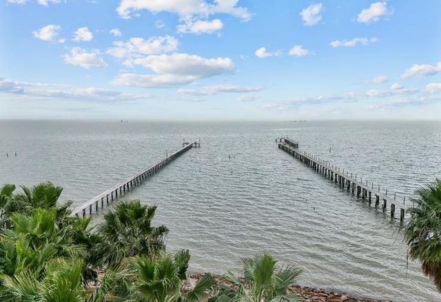 1035 6th Street, San Leon, TX 77539