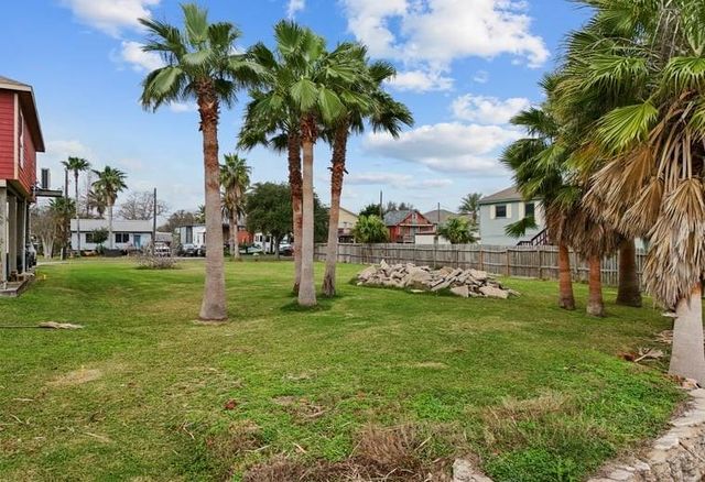 1035 6th Street, San Leon, TX 77539