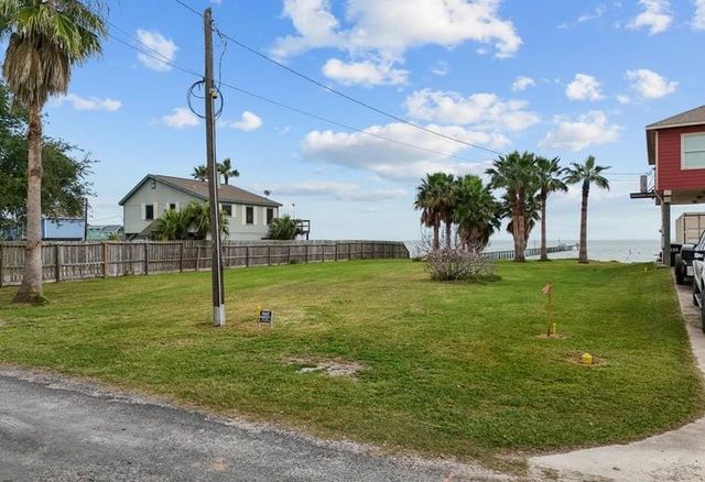 1035 6th Street, San Leon, TX 77539