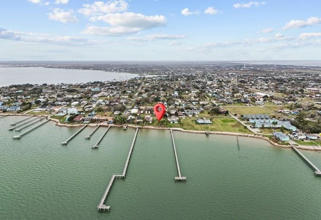 1035 6th Street, San Leon, TX 77539