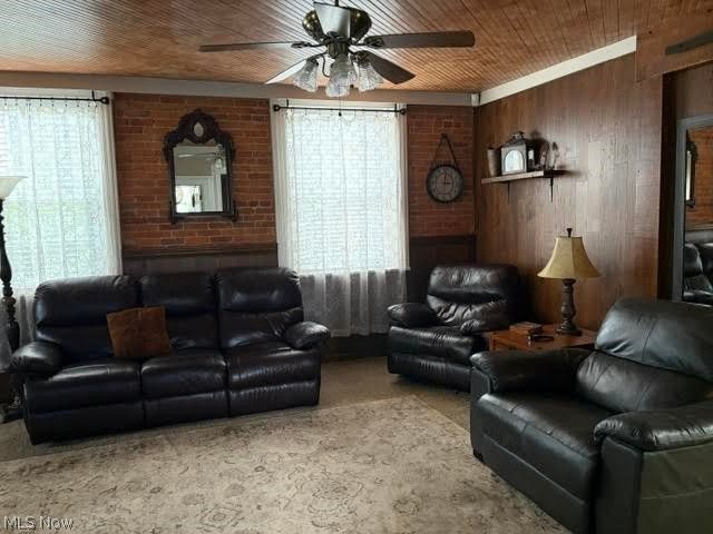 8385 Paris Avenue, Louisville, OH 44641