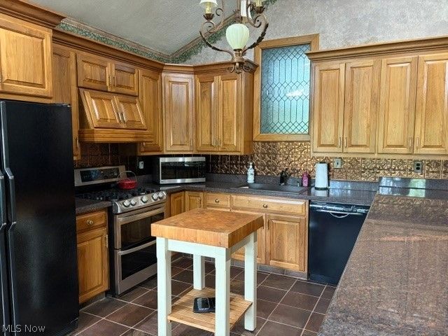 8385 Paris Avenue, Louisville, OH 44641