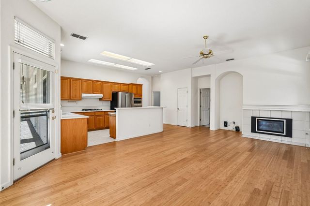 5202 Green Grove Ln, Roseville, CA 95747