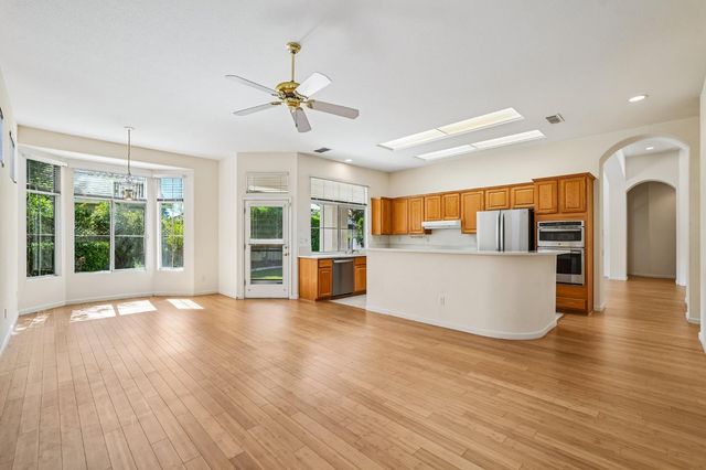 5202 Green Grove Ln, Roseville, CA 95747