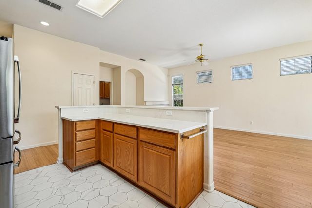 5202 Green Grove Ln, Roseville, CA 95747