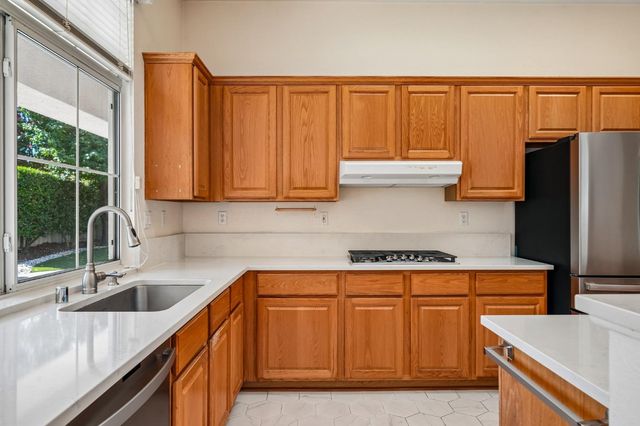 5202 Green Grove Ln, Roseville, CA 95747