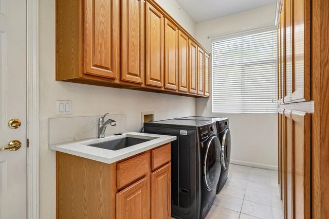 5202 Green Grove Ln, Roseville, CA 95747