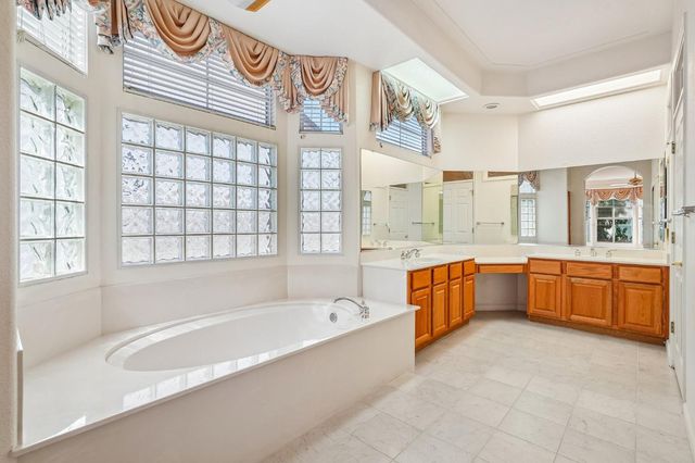 5202 Green Grove Ln, Roseville, CA 95747