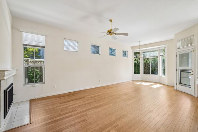 5202 Green Grove Ln, Roseville, CA 95747