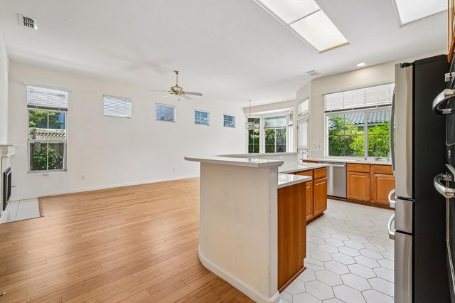 5202 Green Grove Ln, Roseville, CA 95747