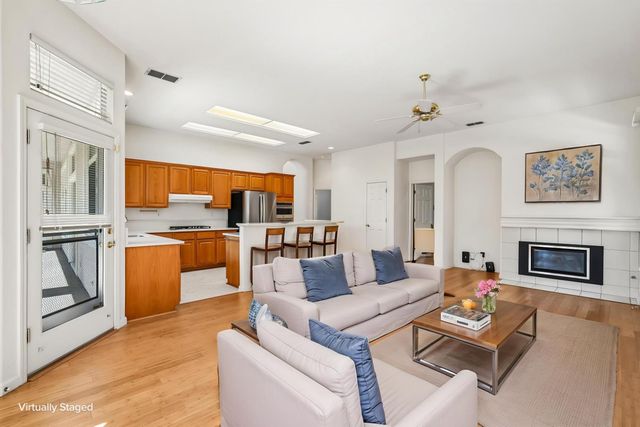 5202 Green Grove Ln, Roseville, CA 95747