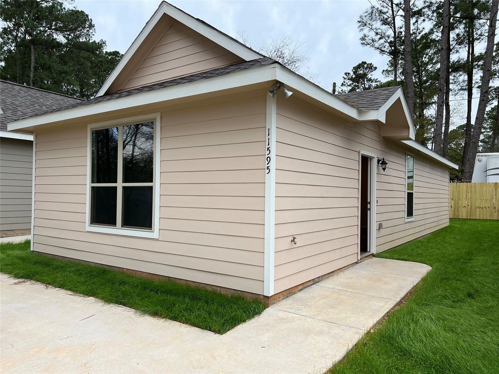 11595 Persimmon Street, Willis, TX 77318