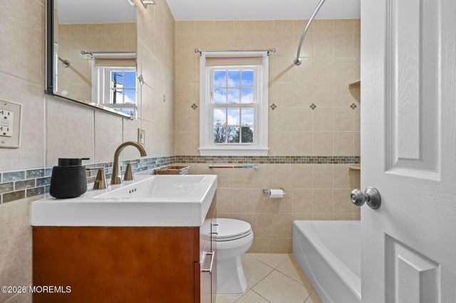 350 East Road, Belford, NJ 07718