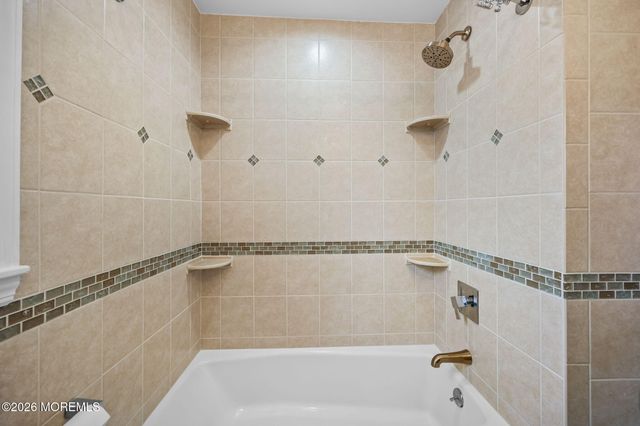 350 East Road, Belford, NJ 07718