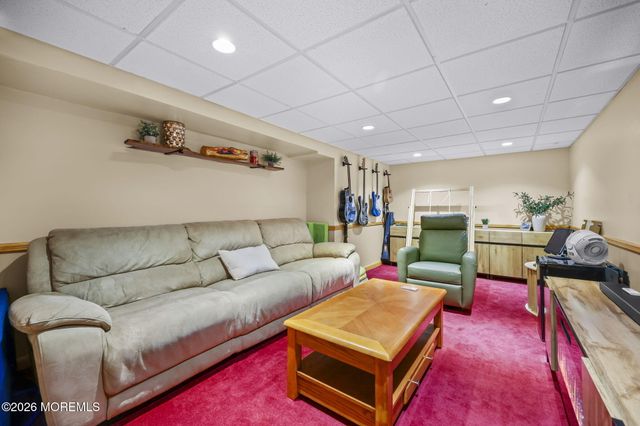 350 East Road, Belford, NJ 07718