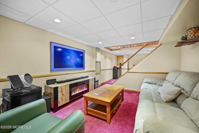 350 East Road, Belford, NJ 07718