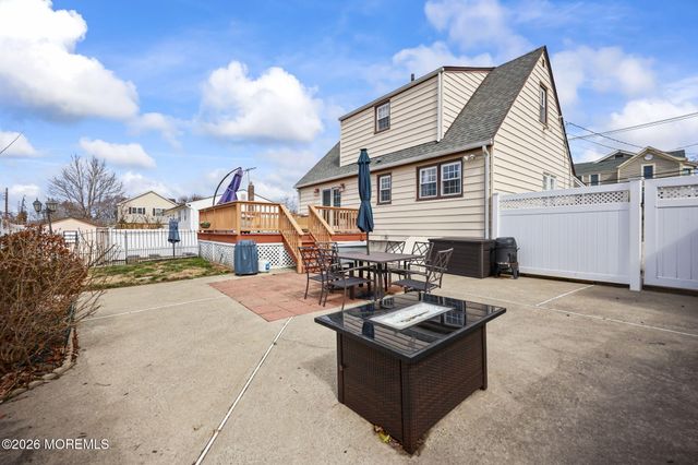 350 East Road, Belford, NJ 07718