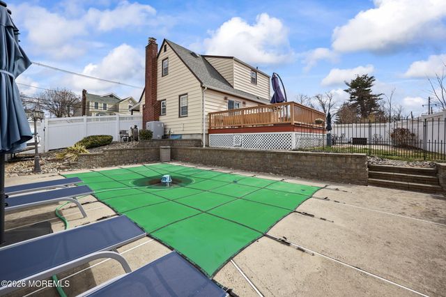 350 East Road, Belford, NJ 07718