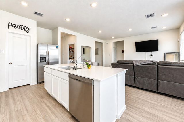 1210 Shady Pines Drive, Beasley, TX 77417