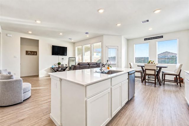 1210 Shady Pines Drive, Beasley, TX 77417