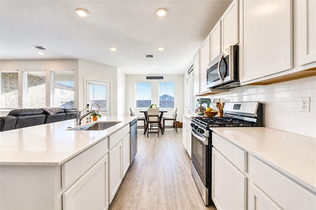 1210 Shady Pines Drive, Beasley, TX 77417