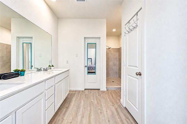 1210 Shady Pines Drive, Beasley, TX 77417
