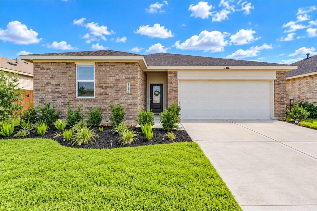 1210 Shady Pines Drive, Beasley, TX 77417