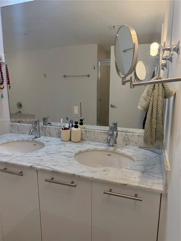 950 Brickell Bay Dr 2907, Miami, FL 33131