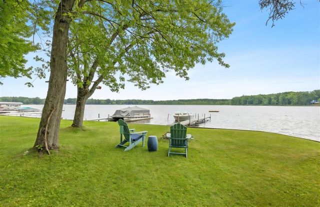1132 S Woodland Drive, White Cloud, MI 49349