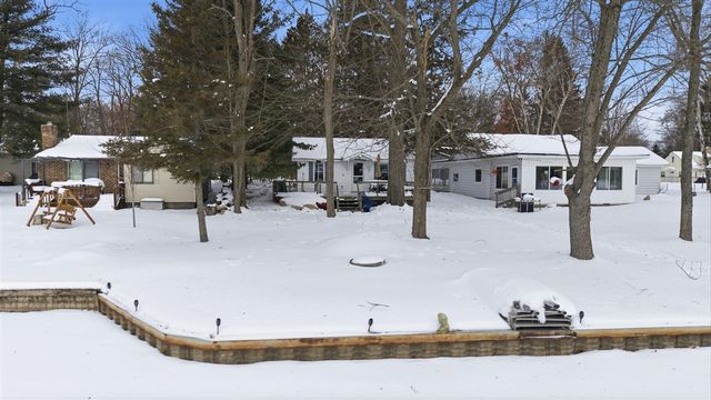 1132 S Woodland Drive, White Cloud, MI 49349